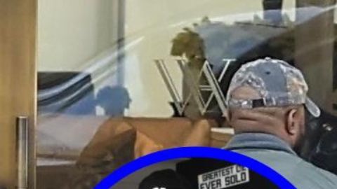 No se sabe cuál fue el motivo por el que Kanye West y la mujer fueron a este hotel.