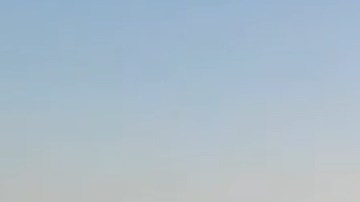 La Guardia Costera compartió un video del encuentro con los inmigrantes.