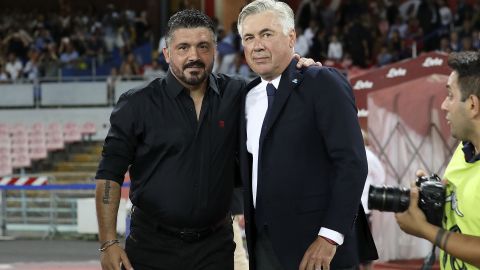 Gennaro Gattuso(I) entrenador del Valencia junto a Carlo Ancelotti (D) técnico del Real Madrid.