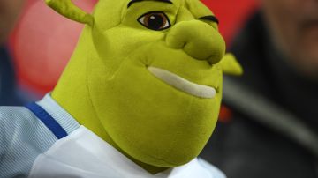 Muñecos de Shrek suelen verse a menudo en el fútbol inglés.