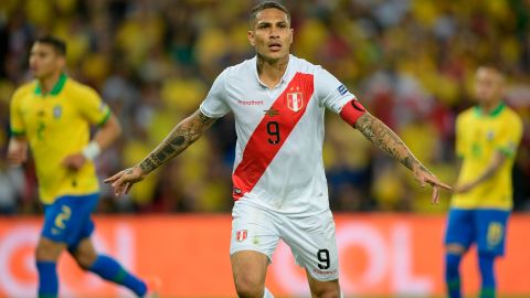 Paolo Guerrero quiere volver a jugar con Perú