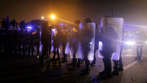 La pandilla pasó de contrabando grandes cantidades de tabaco convertido en cigarrillos falsificados.