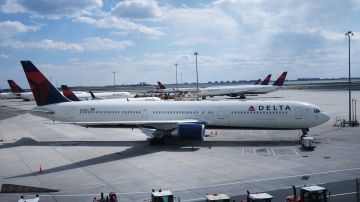 Un avión de American Airlines casi choca con uno de Delta.