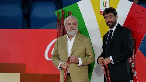 Aurelio De Laurentiis (I) presidente del Napoli, junto a Andrea Agnelli (D) expresidente de la Juventus.