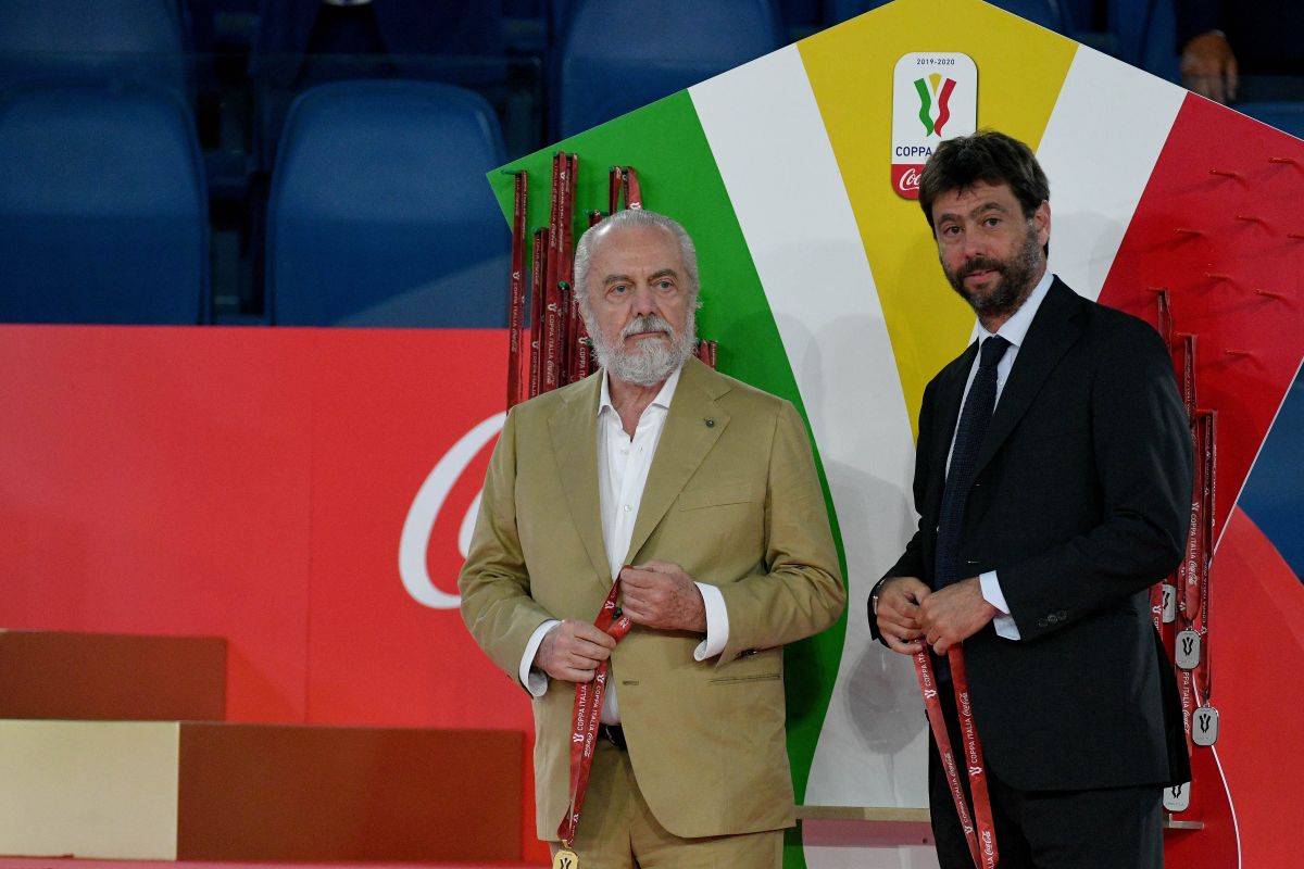 Aurelio De Laurentiis (I) presidente del Napoli, junto a Andrea Agnelli (D) expresidente de la Juventus. 