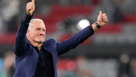 Francia renueva a Didier Deschamps