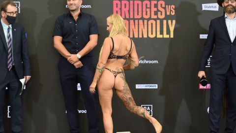 Anteriormente, Bridges no quería subir contenido explícito, ya que quería volver a su profesión como profesora de matemáticas.