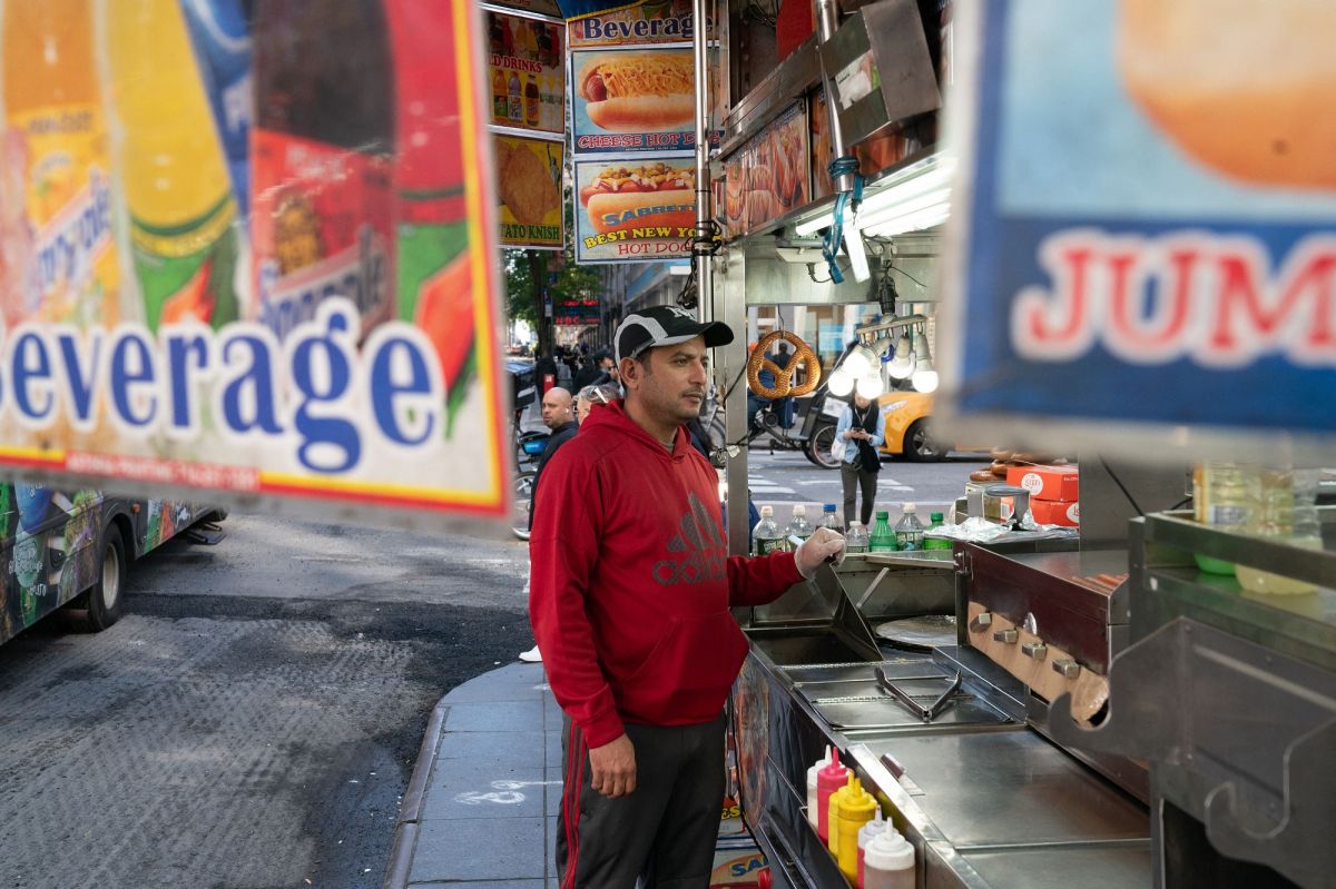 Los vendedores ambulantes en Corona, Queens, enfrentan distintos desafíos.