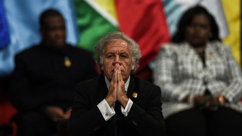 OEA.