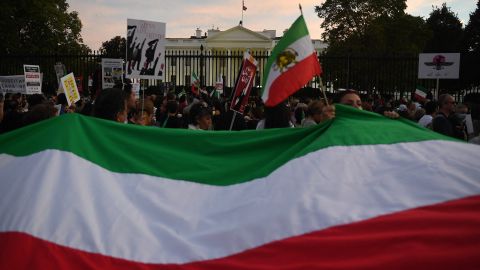 Las sentencias se producen en medio de la represión de las autoridades por las protestas generalizadas en todo Irán.
