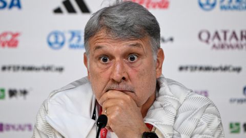 Tata Martino durante una conferencia de prensa en el Mundial Qatar 2022.