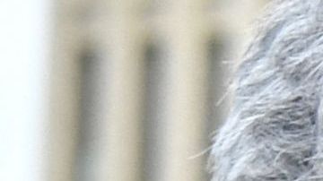 Shakira a la salida de una corte en Barcelona donde se encontraba en disputa por la custodia de sus hijos con Gerard Piqué.