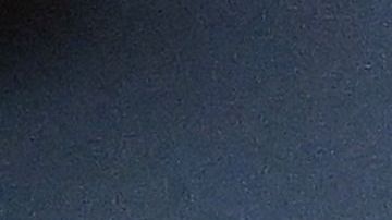 Lionel Messi sostiene la Copa del Mundo a su llegada a Argentina.