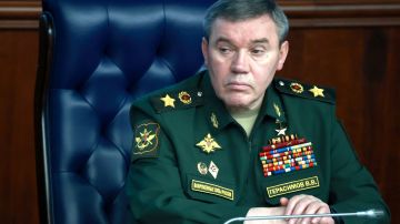 En la foto aparece el general Valery Gerasimov, nuevo comandante de las fuerzas rusas en Ucrania.