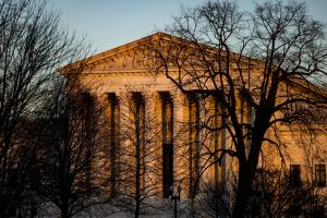 Corte Suprema avanza con caso que podría impactar a inmigrantes con pleitos en tribunales