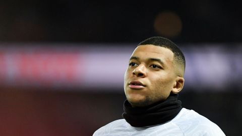 Kylian Mbappé durante un calentamiento antes de un partido con el PSG.