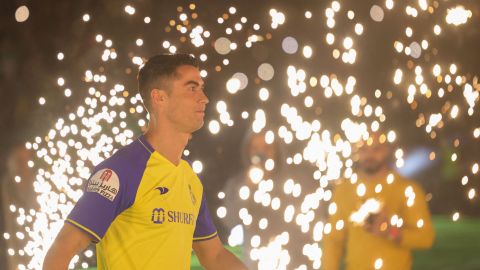 Cristiano Ronaldo en su llegada al Al Nassr.