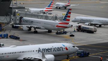Aviones de American Airlines en el Aeropuerto LaGuardia de Nueva York.