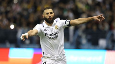 Benzema adelantó al Madrid con un golazo de fantasía.