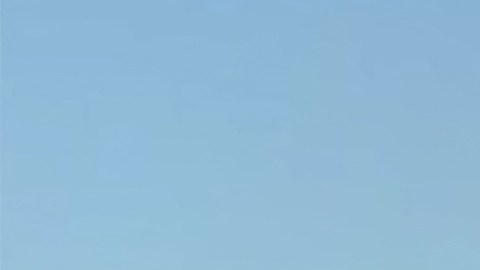 Un lanzacohetes BM-21'Grad' MLRS de 122 mm dispara en las afueras de Soledar el 11 de enero de 2023.