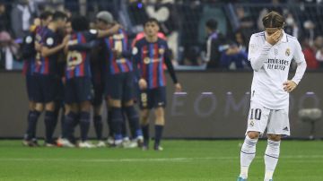 Luka Modric se lamenta durante la celebración del segundo gol del FC Barcelona.