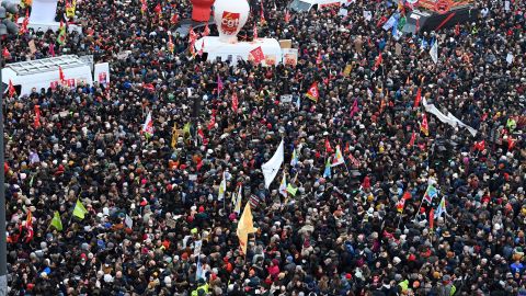 El incidente se registró durante una manifestación en París.