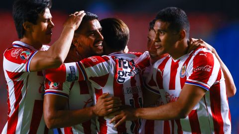 Chivas de Guadalajara celebra un gol ante Querétaro.