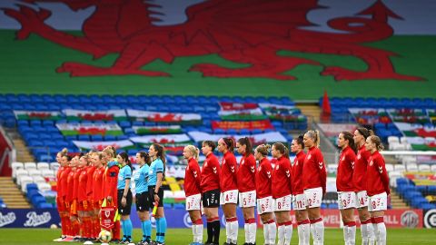 Selección femenina de Gales en amitoso contra Dinamarca