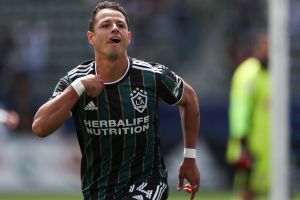 Chicharito Hernández no pierde la esperanza de jugar otro Mundial con México y se ofrece para el 2026