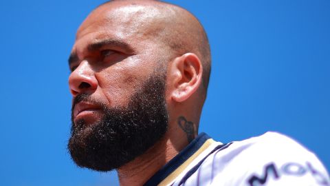 Dani Alves fue desvinculado de Pumas.