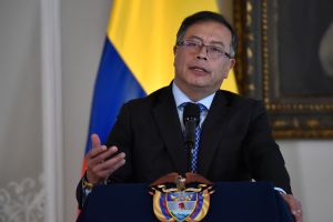 Acusaciones por acoso revierten designación de embajador colombiano en Emiratos Árabes