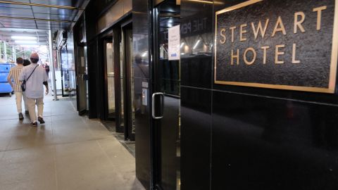 El hotel de unas 600 camas es uno de los cuatro Centros de Ayuda y Repuesta de Emergencia Humanitaria para migrantes.