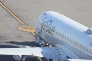 JetBlue promueve hasta $400 de descuento en paquetes de vuelo y estadía en islas del Caribe y ciudades en México