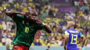 Vincent Aboubakar luego de marcar el gol ganador de Camerún ante Brasil en el Mundial Qatar 2022.