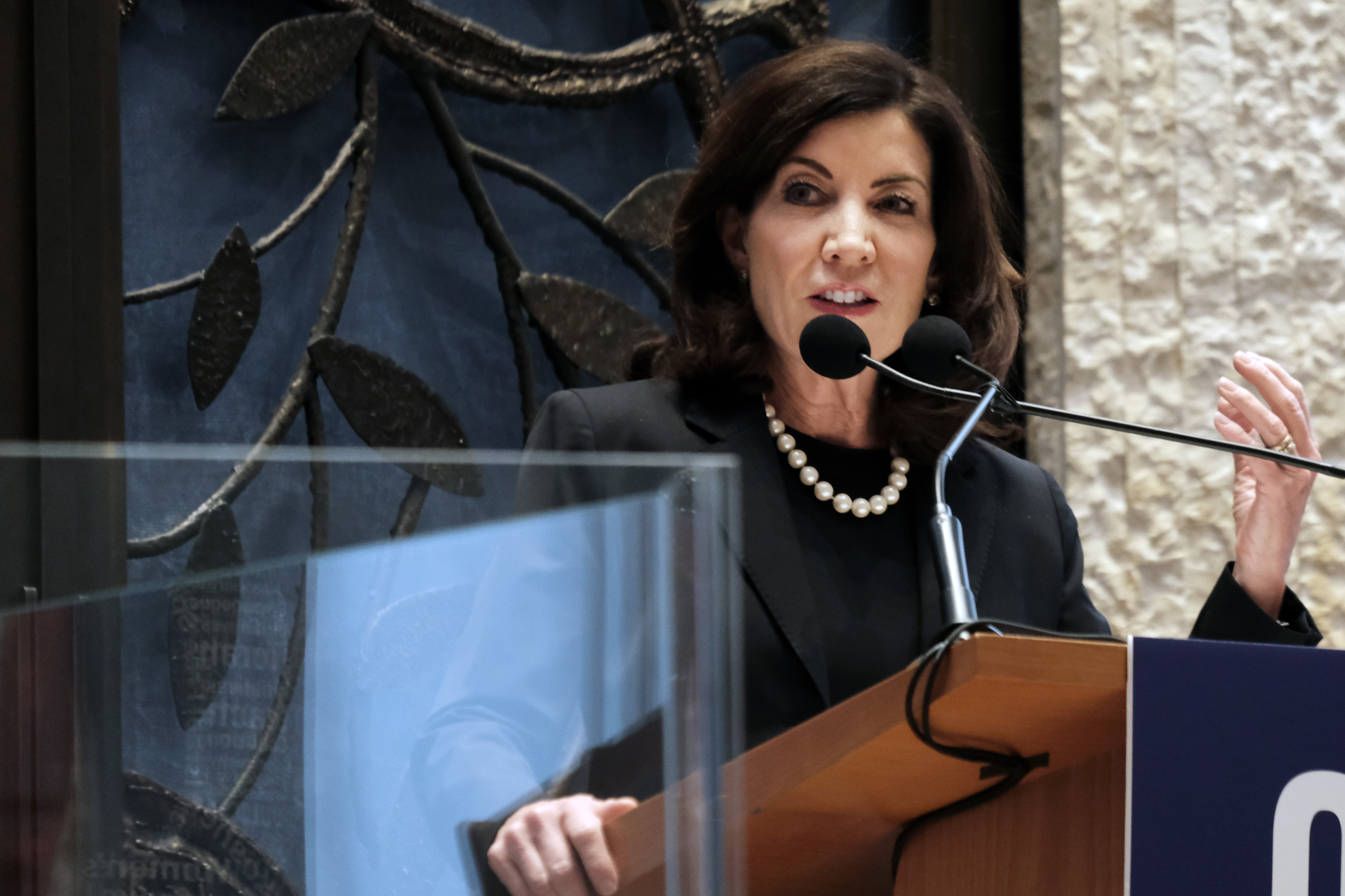 Kathy Hochul planea impulsar la construcción de viviendas asequibles en Long Island