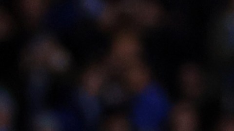 Riyad Mahrez anota desde el punto penal el 4-0 para el Manchester City.