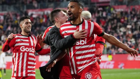 Yangel celebra un gol con el Girona.