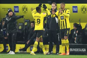 Futbolista Sebastien Haller venció al cáncer y regresó ante más de 81,000 aficionados del Borussia Dortmund [Video]