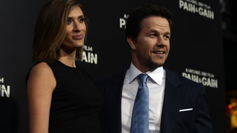 El actor Mark Wahlberg junto a su esposa Rhea Durham.