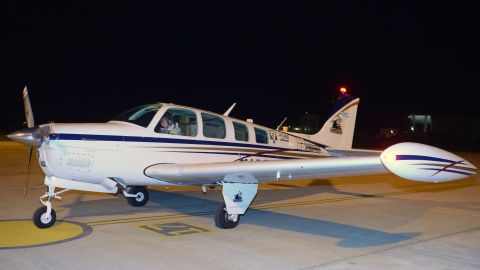 El avión monomotor, un Beechcraft A36, despegó del aeropuerto JFK.