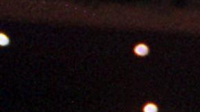 Michael Jordan (L) comparte con Scottie Pippen.