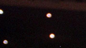 Michael Jordan (L) comparte con Scottie Pippen.