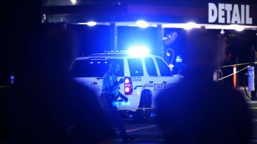Tres policías de Baton Rouge estaban cerca cuando se hicieron los disparos alrededor de la 1:30 am.