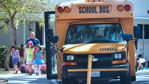 Estudiantes guagua escolar