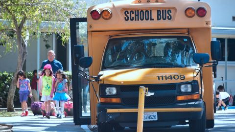 Estudiantes guagua escolar