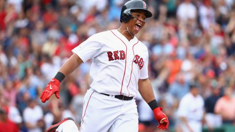 Rafael Devers luego de conectar un jonrón ante Houston Astros.