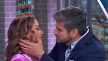 Daniel Arenas y Adamari López la recreación de polémico beso
