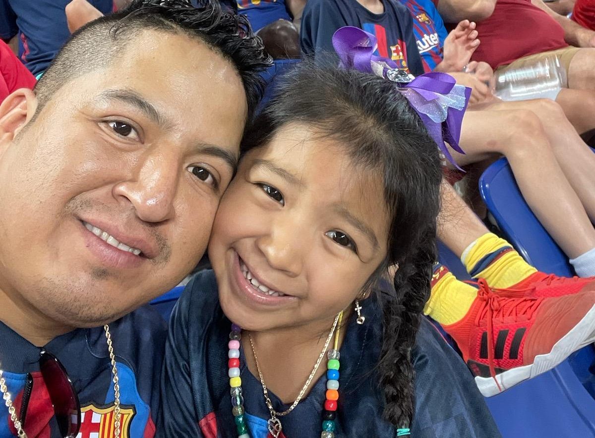Patricio Gómez se reunió con su hijita tras ser liberado por ICE