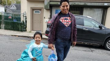 Julio Patricio Gómez, arrestado por ICE, y su hija Aliya