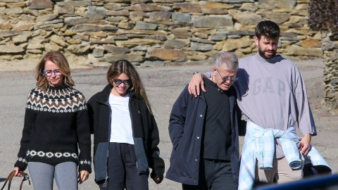 Clara Chía viajó con Gerard Piqué y los padres de él.